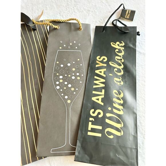 Set up for wine bottle gift bags - perfect for the holidays and New Year’s - bla - Picture 4 of 4